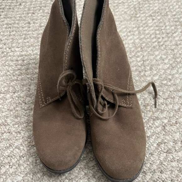 Clarks Women's Lace Up Ankle Boots Brown Size  9 booties leather upper - Picture 2 of 10